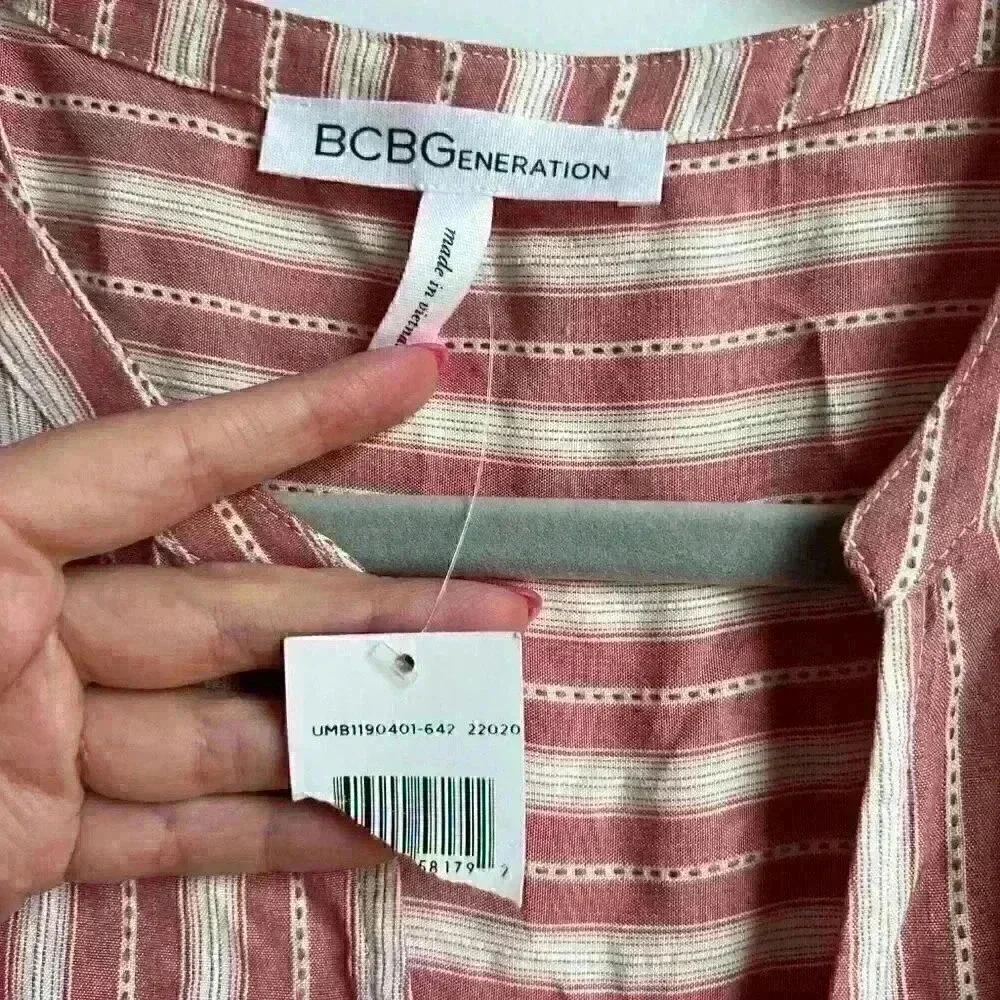 BCBGeneration Short Sleeve V-Neck Blouse NWT NEW Size L Large
